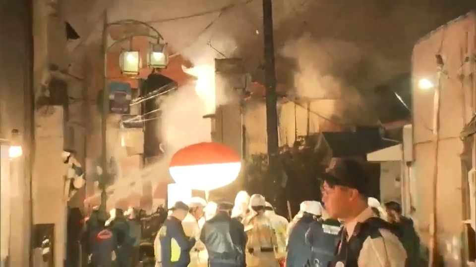 家電販売店併設の民家で火事　周辺住宅にも延焼…5棟燃える　横浜市