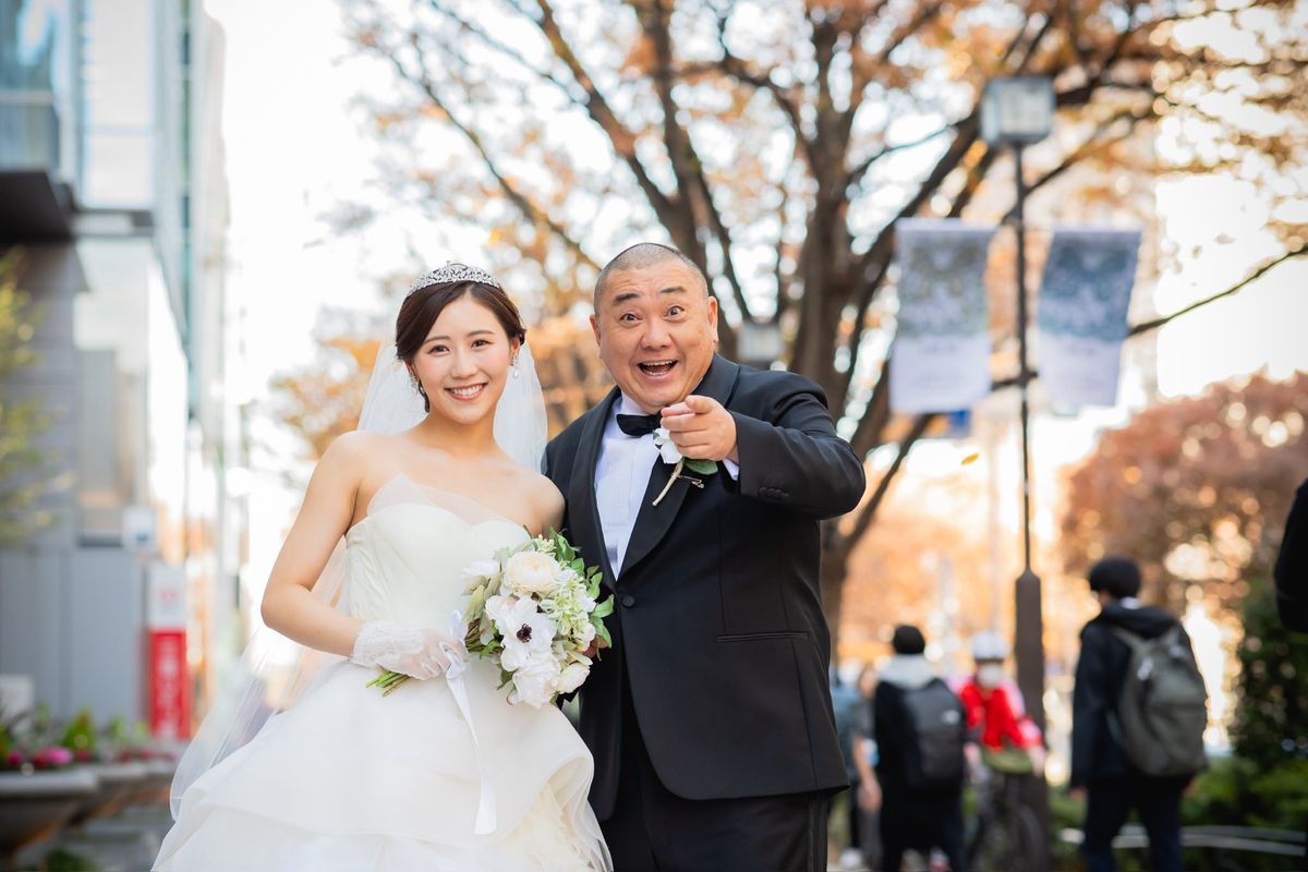 極楽とんぼ・山本圭壱、結婚式を報告　31歳下の妻・西野未姫とのツーショット披露