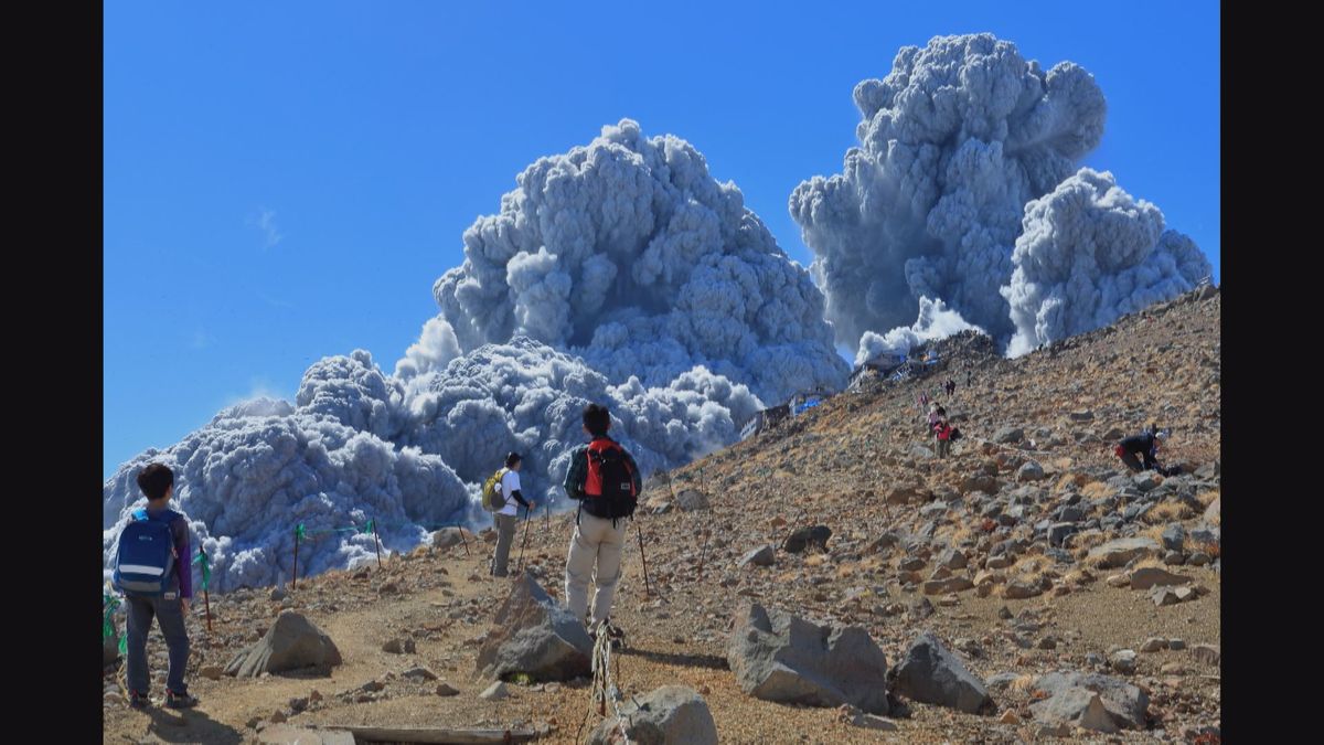 【特集】「霊峰 御嶽と生きる」②「生きていることが不思議」戦後最悪の火山災害に遭遇した山岳写真家…御嶽山のありのままを写真に