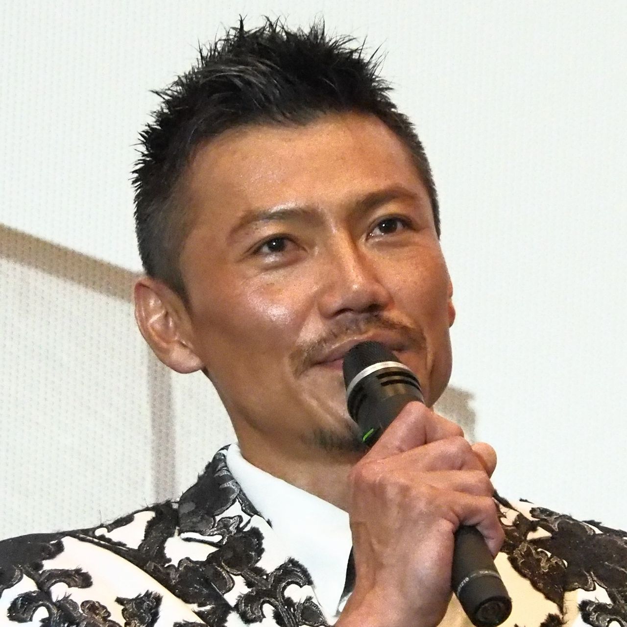 純烈、新メンバー発表　特撮出身の筋肉質　42歳・岩永洋昭が加入