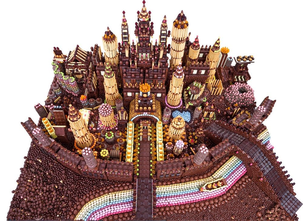 2024年1月に販売され、話題となった“お菓子のお城”（完成イメージ）