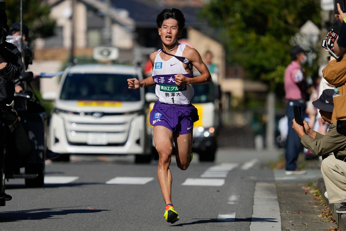 最終8区で猛追をみせた駒澤大学の山川拓馬選手(写真：SportsPressJP/アフロ)