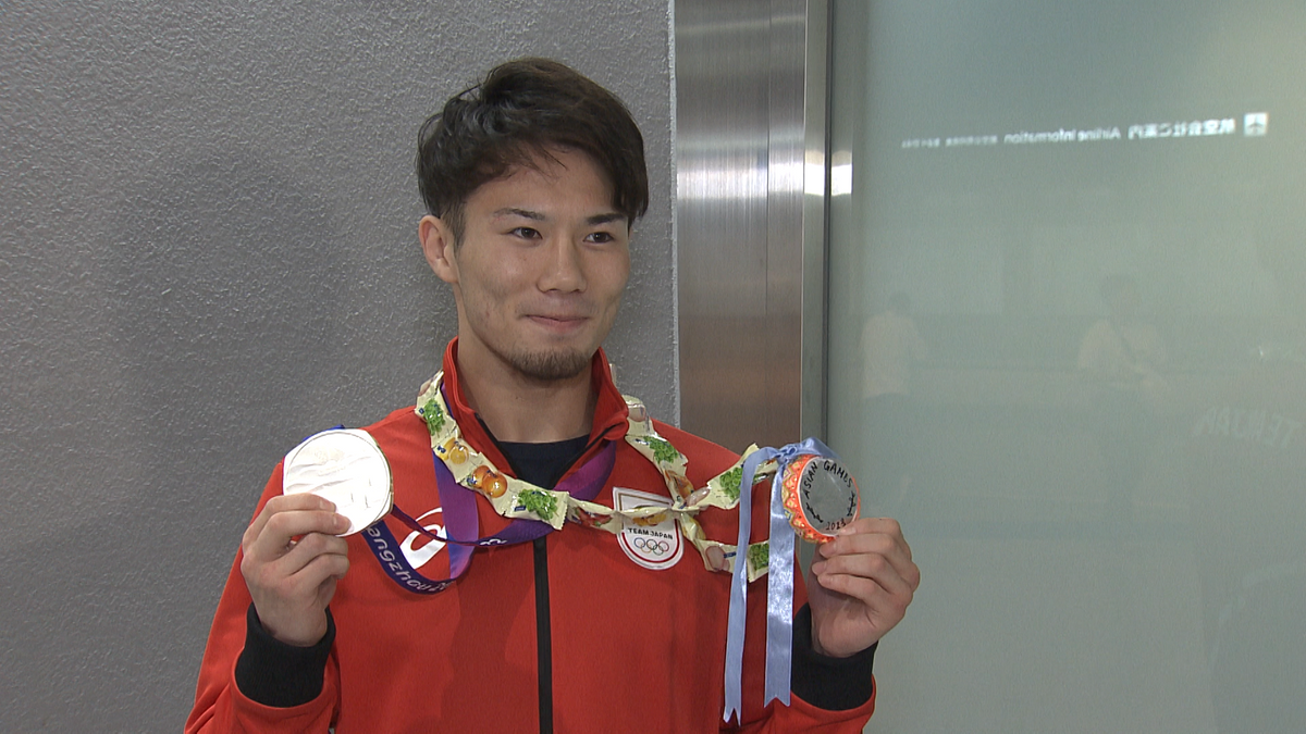 「パリに行けるんだという感情が爆発」　ボクシング原田周大　アジア大会銀メダルで内定に笑顔の帰国