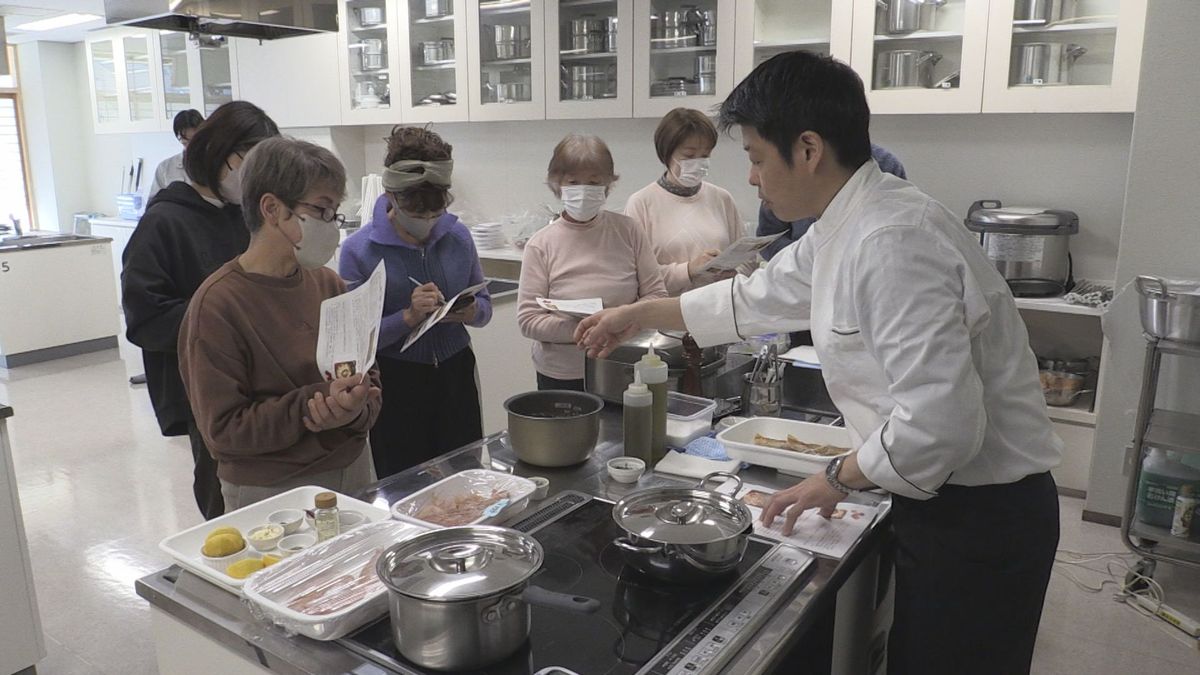 洋食料理にもチャレンジ　地元産の食材でおいしく“おもてなし”　高浜町で民宿などの女将向けに講習会