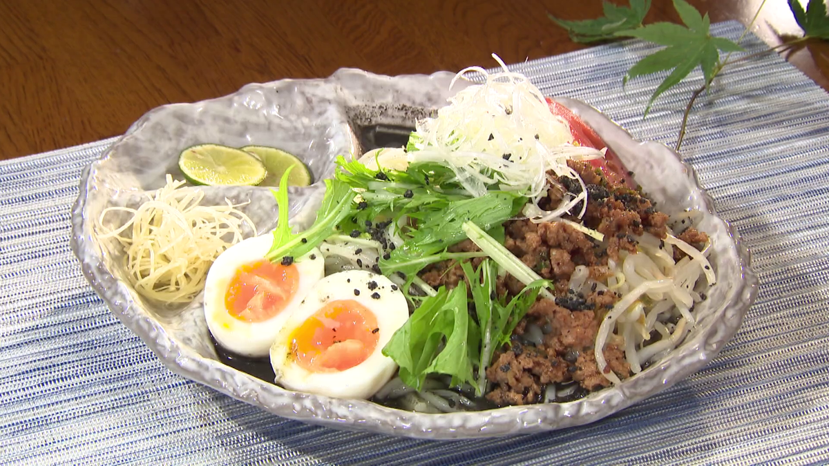 練りゴマと挽肉をふんだんにつかった“四日市まぜめん”