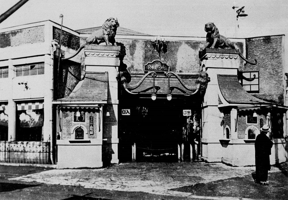 関東大震災後、1926年の花やしき入り口