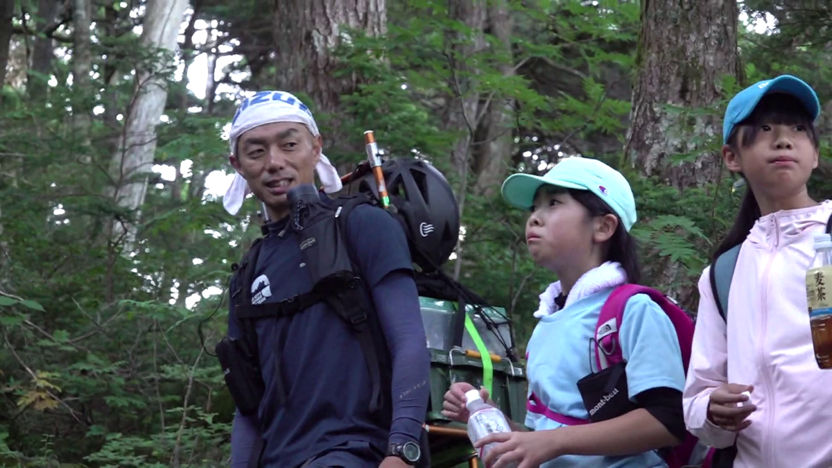 御嶽山に登った今井さん親子