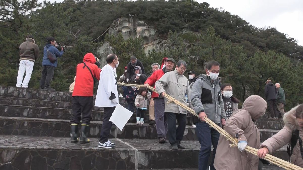 花の窟神社「お綱かけ神事」　参加者「すごいパワーがある気がした」　三重・熊野市