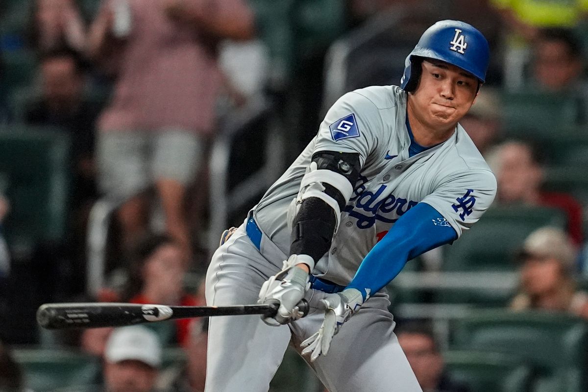 3回、空振り三振に倒れる大谷翔平選手(写真：AP/アフロ)