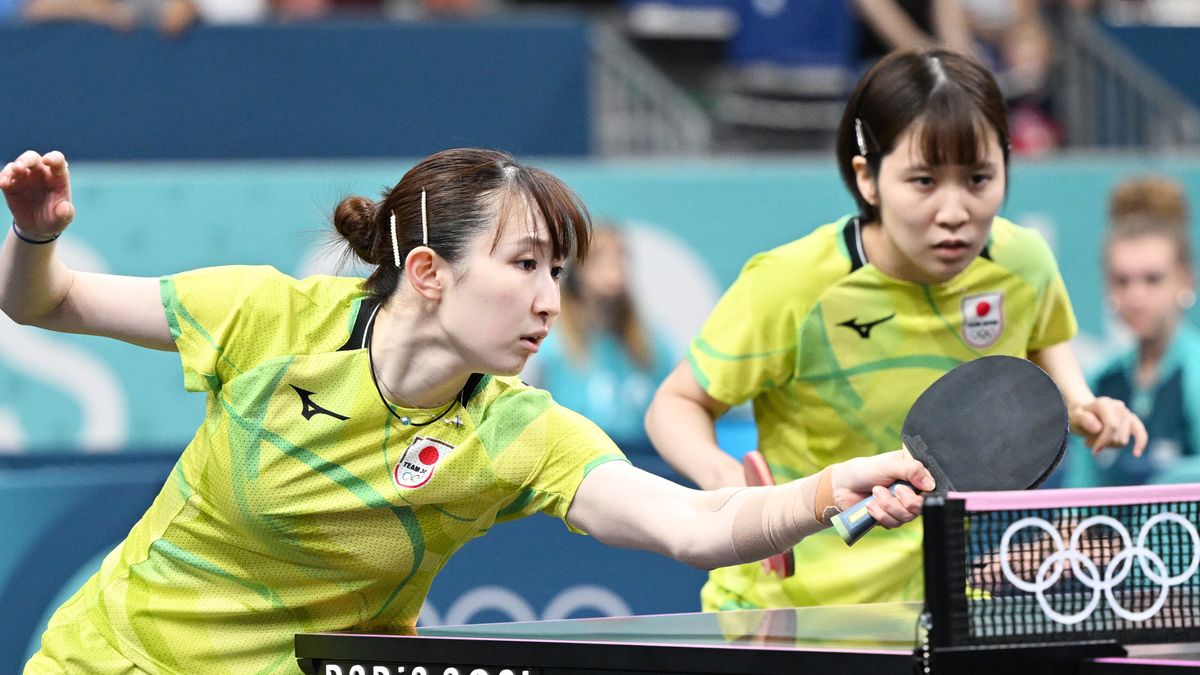 初戦のダブルスで3-1で勝利した（左）早田ひな選手（右）平野美宇選手（写真：松尾/アフロスポーツ）