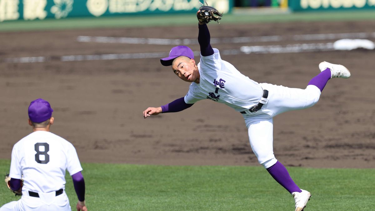 八戸学院光星戦でファインプレーをみせた関東第一の小島想生選手(写真:時事)