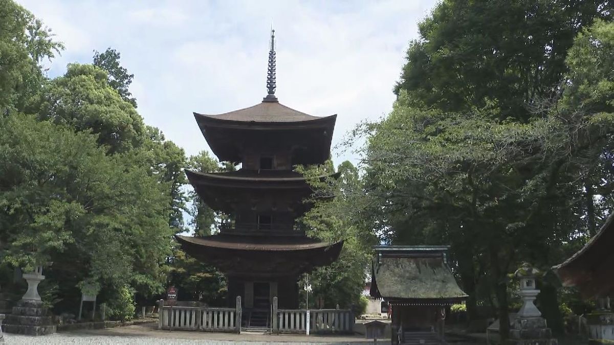 国の重要文化財の三重塔が燃える火事　落雷が原因の可能性　岐阜・神戸町｢日吉神社｣