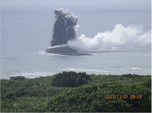 硫黄島で新たな陸地　大規模噴火で300メートル程度の大きさに