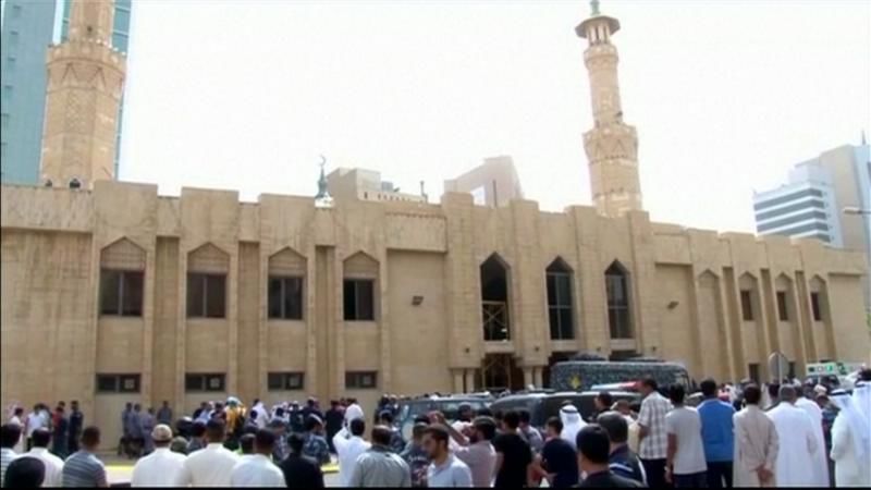 クウェートで自爆テロ　２７人死亡