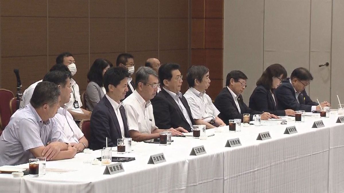 8月7日　市長会の臨時総会