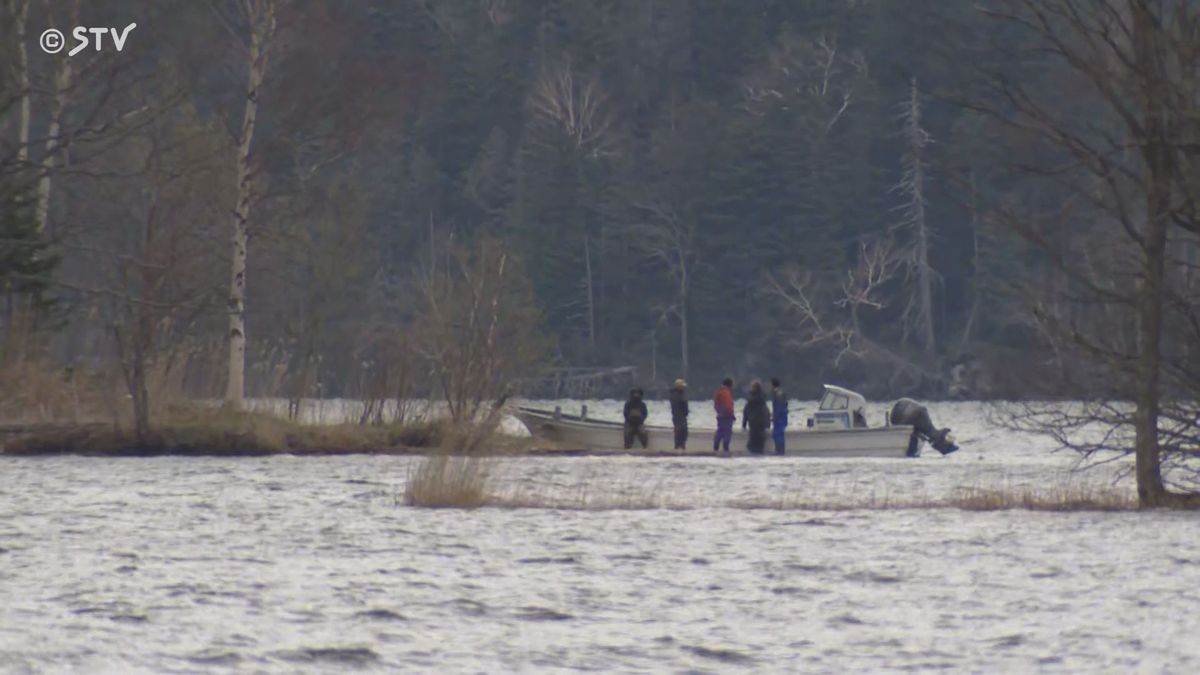 釣り人の行方不明者か　男性1人を発見 死亡を確認  北海道釧路市の阿寒湖