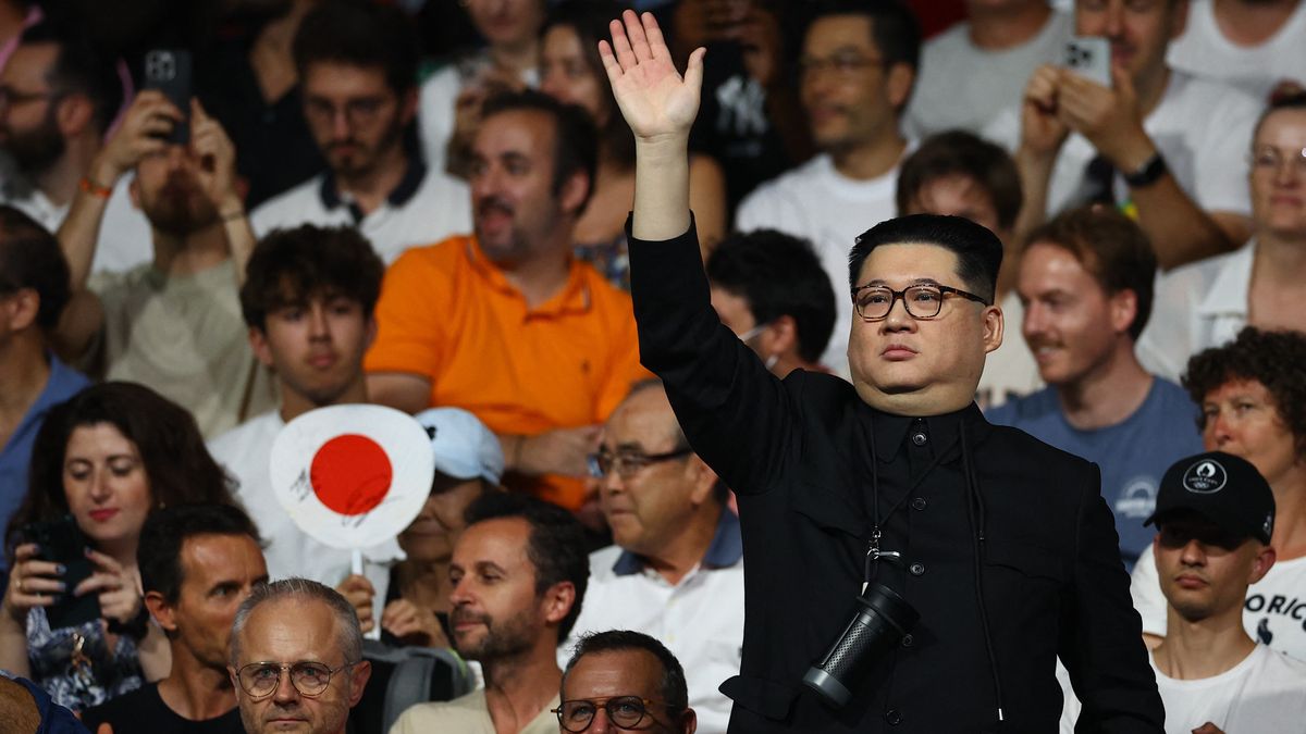 卓球会場に金正恩総書記の“そっくりさん” 　早田ひなが世界168位ながら快進撃続ける北朝鮮選手を破って4強入り