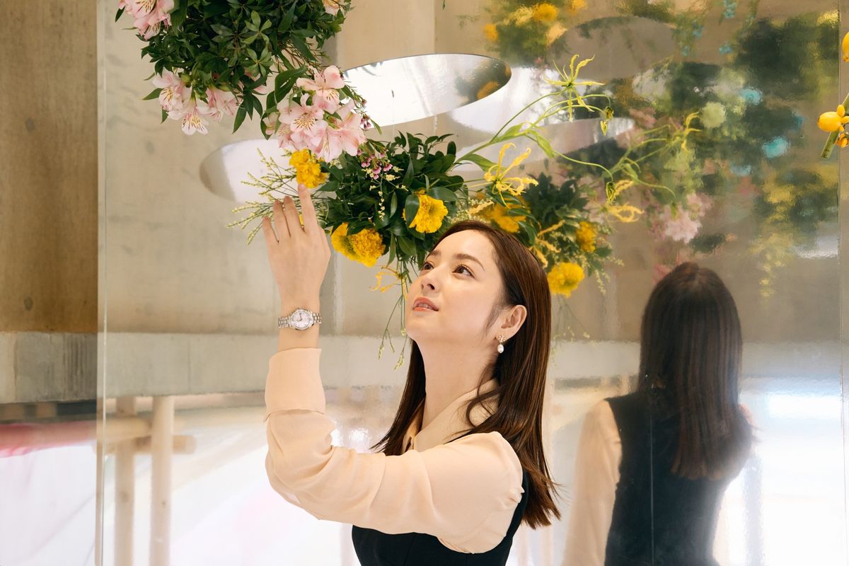 店内装飾にはたくさんの花