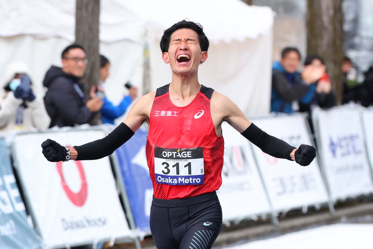 「勝ちきってやる」近藤亮太が日本人トップ・初マラソン日本新記録　雪の舞う過酷なレース【大阪マラソン】