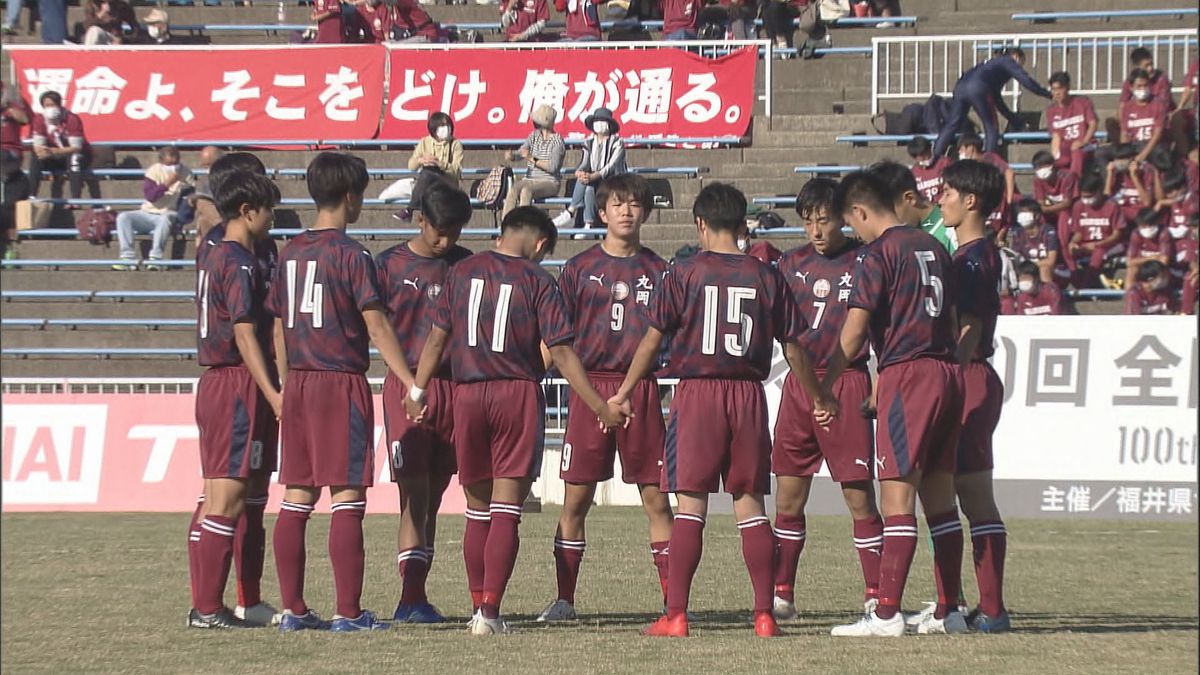 堅守速攻で得点力爆発の丸岡　高校サッカー