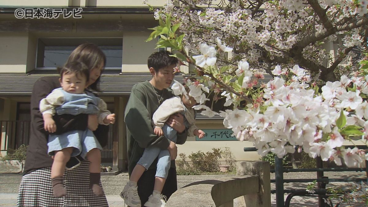 各地で青空が広がる　今シーズン最後の花見を楽しむ人の姿も　鳥取県・島根県