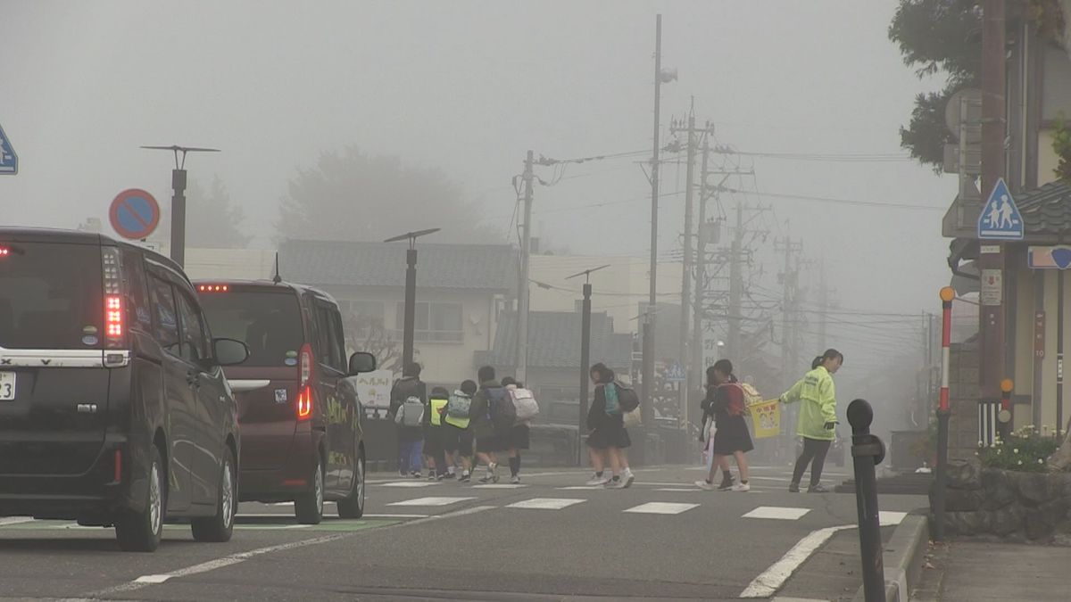 県内は12月上旬並みの寒さに 大野市では川霧も発生