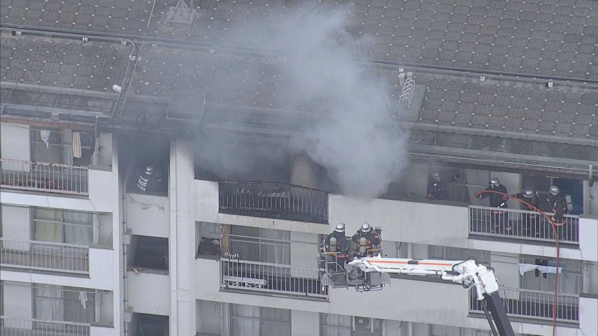 【速報】奈良市の集合住宅で火事　「ベランダから白い煙が出ている」と近隣住民から通報　消火活動続く