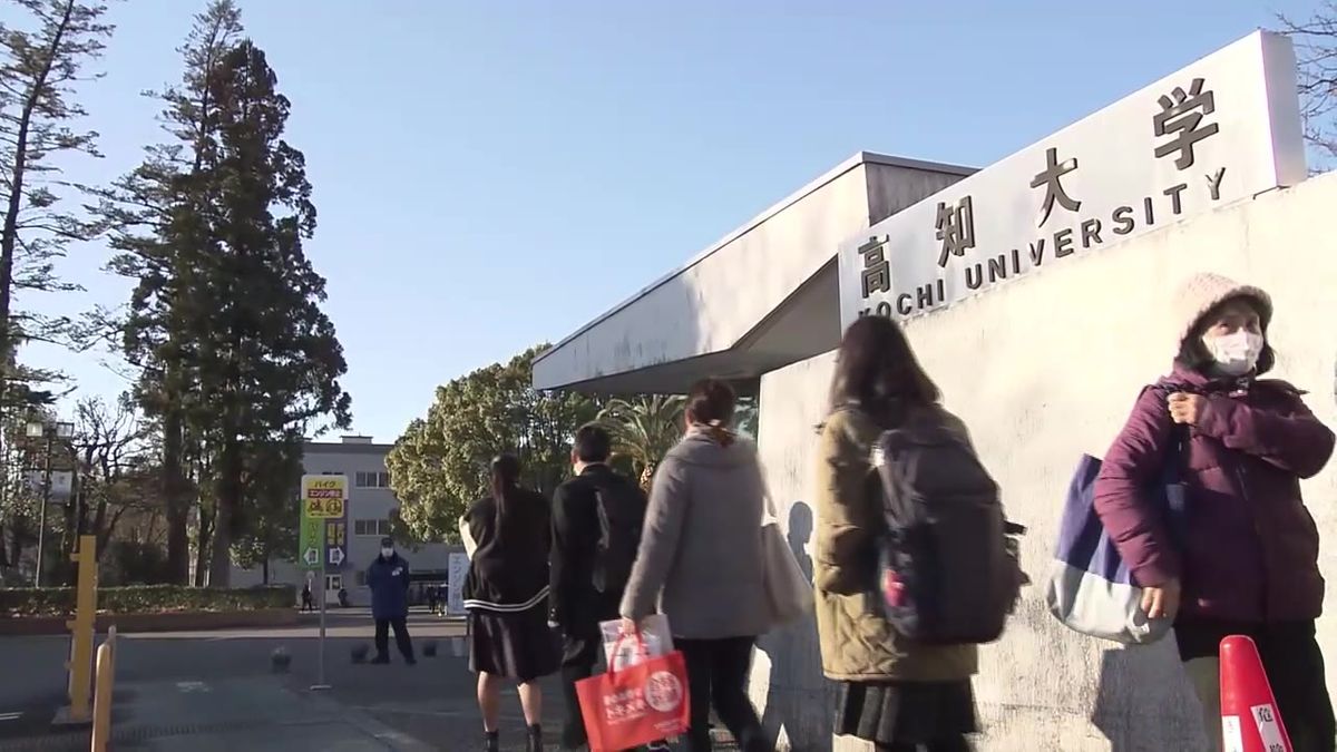 とさでん交通の社員が受験生にエール！栄養食品を配る【高知】