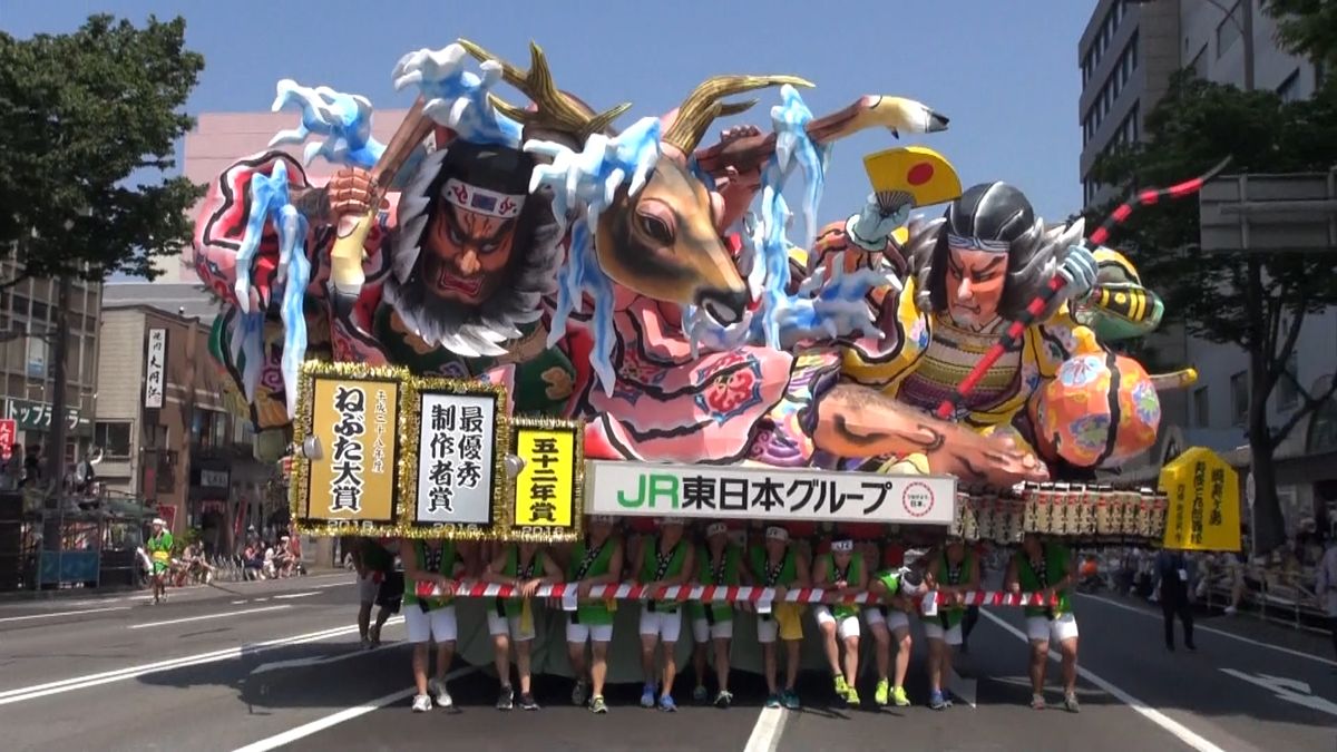 青森ねぶた祭　最終日は昼に１８台出陣