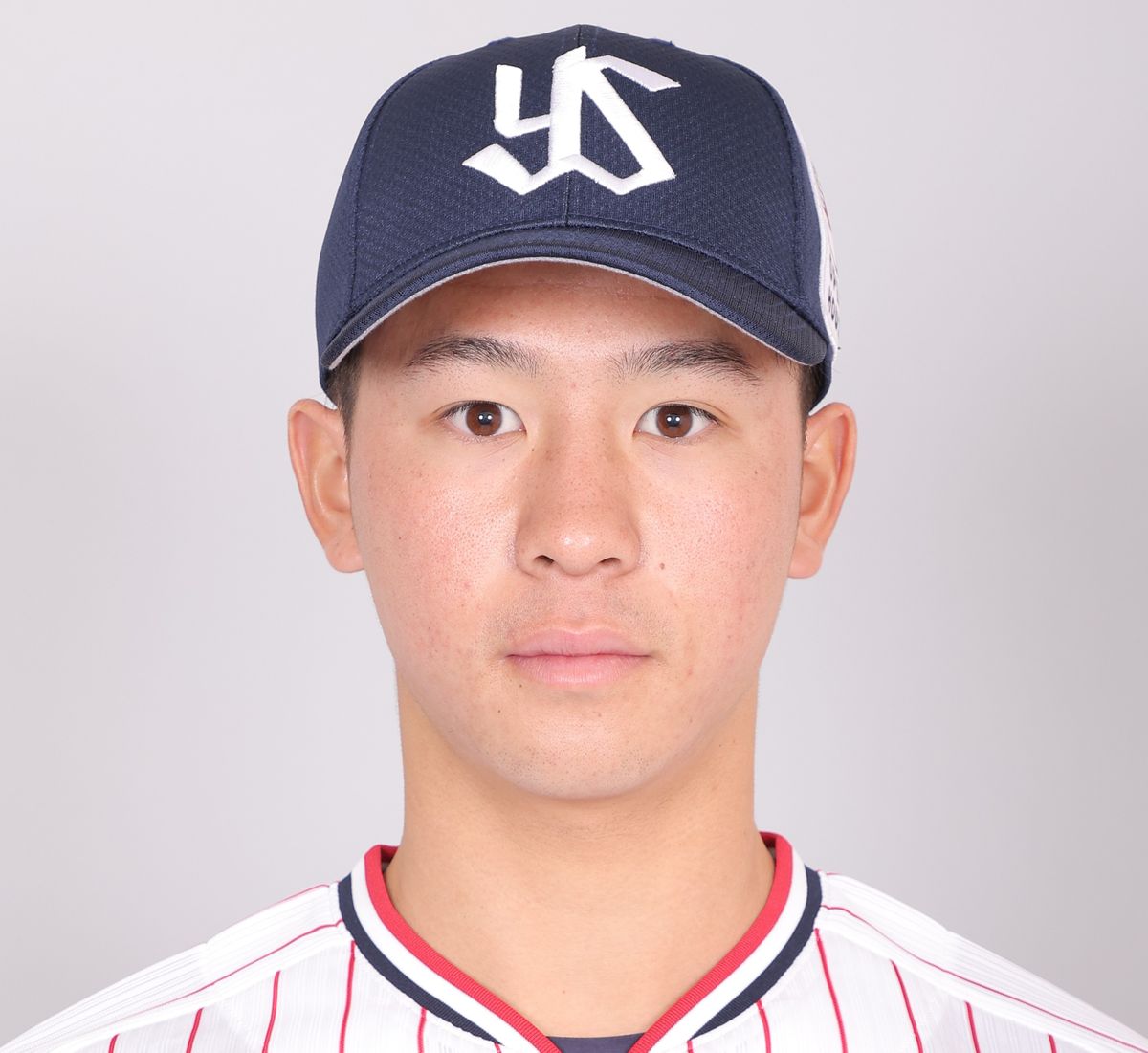 好判断「素手キャッチ！」　ヤクルト19歳捕手内山壮真がダブルプレーで42歳先発石川雅規を救う