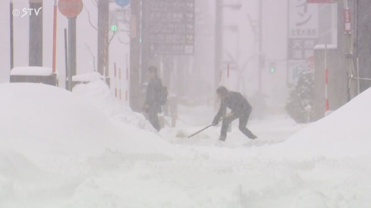 「３月に入っても…」猛吹雪で視界不良　路線バスは終日運休　２６８校が臨時休校　北海道