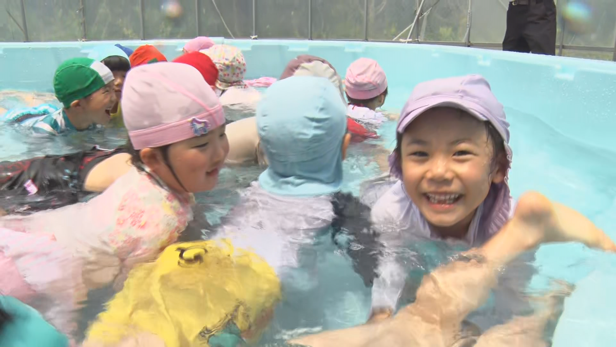 早くも幼稚園でプール開き　園児の歓声響く　長野28度 松本・飯田26度予想　