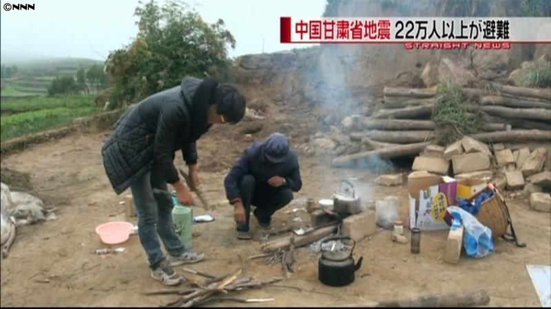 中国甘粛省地震から一夜、救助活動が本格化