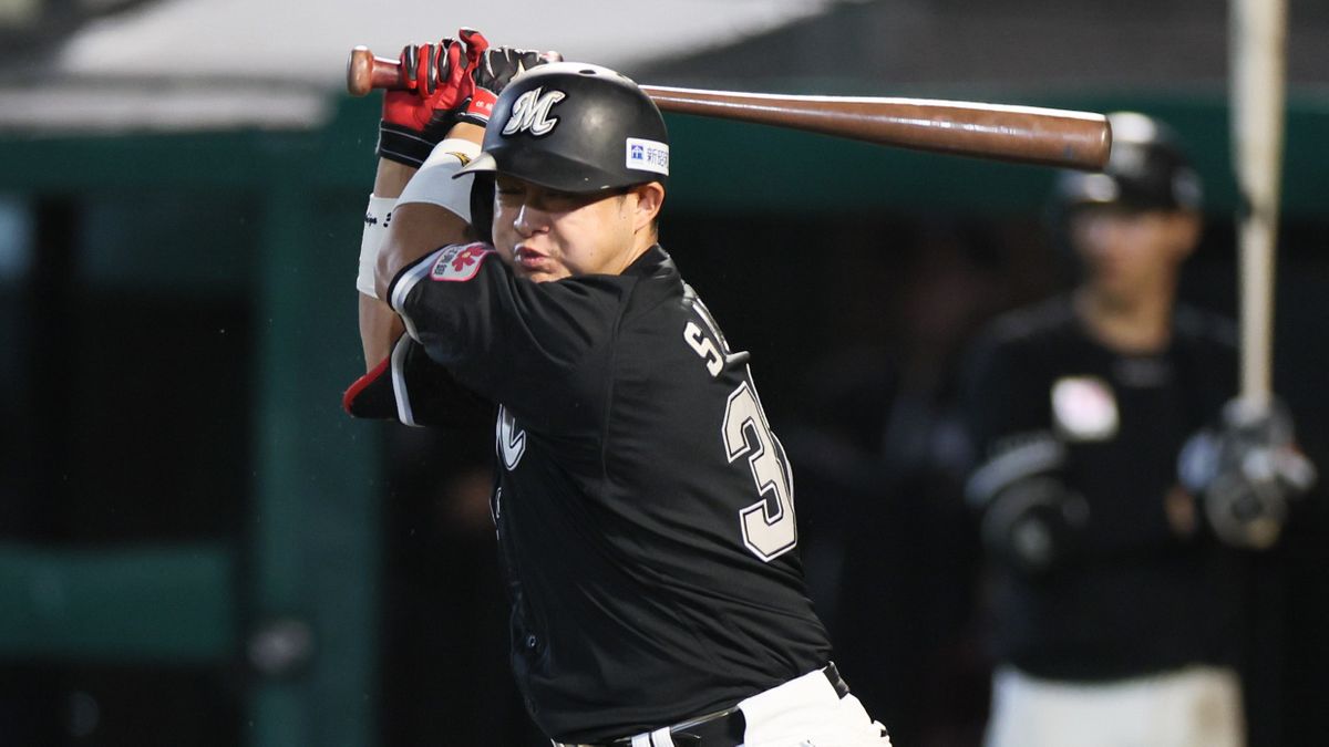 決勝タイムリーを放ったロッテ・佐藤都志也選手(写真：時事)