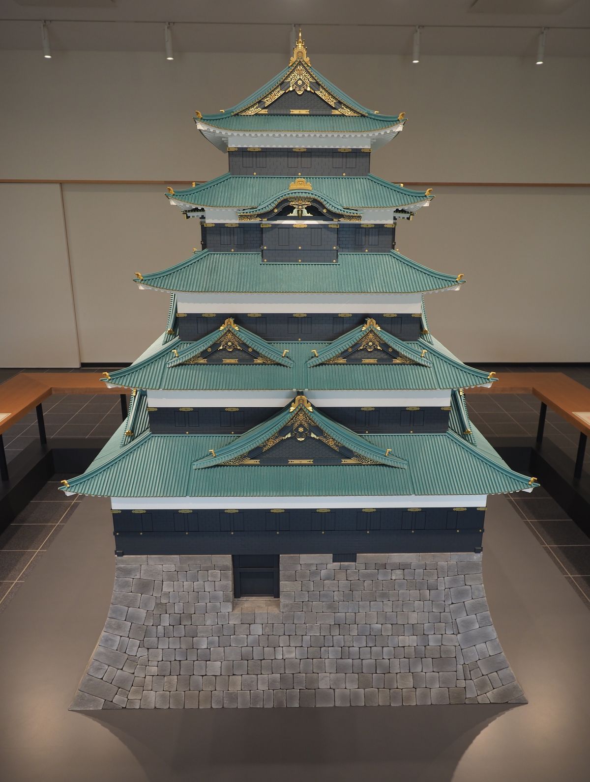 「江戸城天守」の復元模型　皇居で公開へ