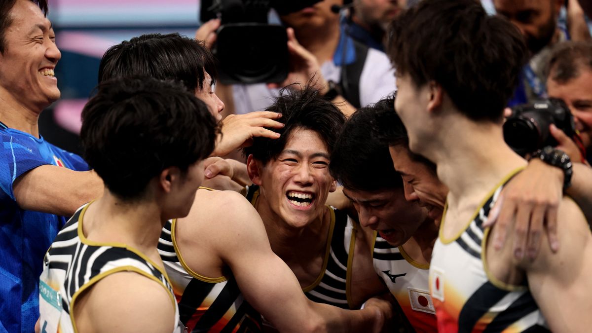 8年ぶりに王座を奪還した体操男子日本代表(写真:ロイター/アフロ)