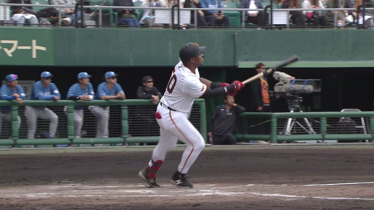 外野手争いは「他人を気にせず」巨人・オコエ瑠偉が対外試合2本目のHR