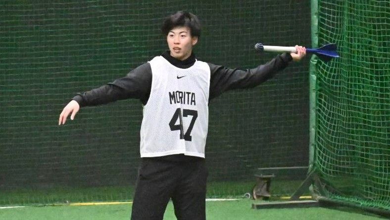 ジャベリックスローの練習をする巨人・森田駿哉投手