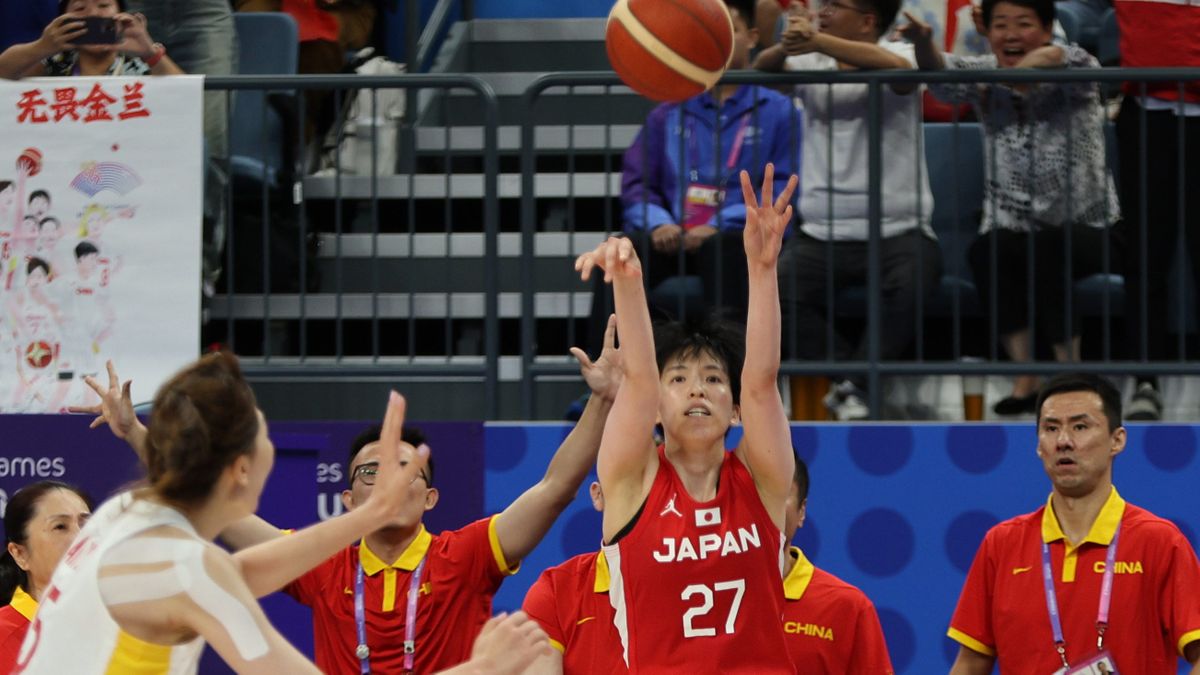 中国との決勝で5本の3ポイントシュートを沈めた日本代表の林咲希選手(写真：時事)
