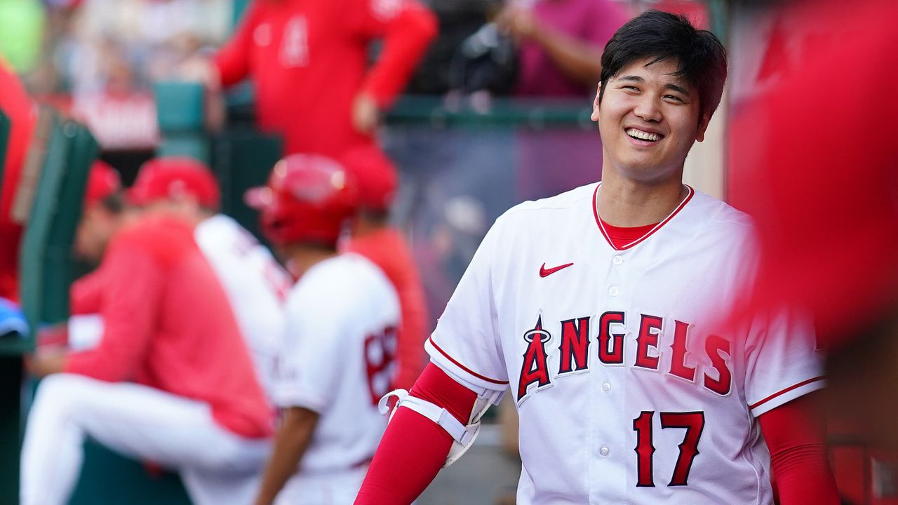 豊富な好評大谷翔平選手ユニホーム部屋に飾って置くだけでも幸運が舞い降りて来そうですね 応援グッズ