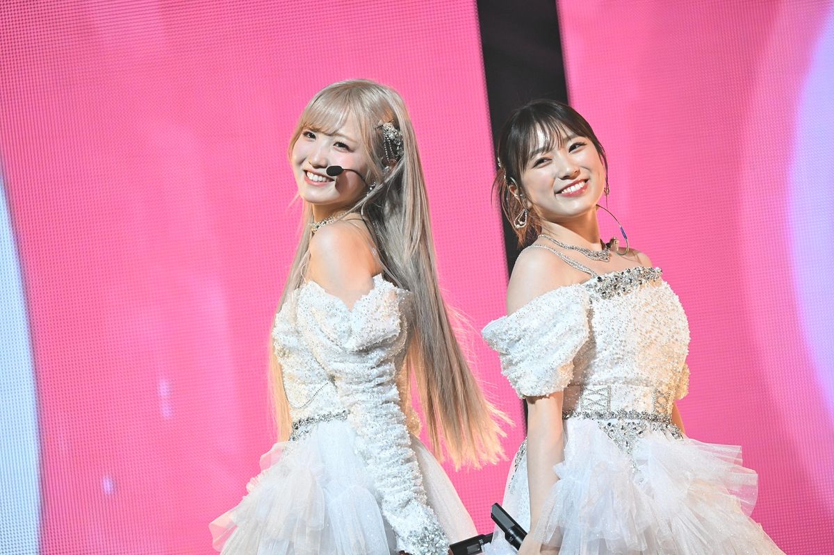 サプライズ登場の矢吹奈子さんと本田さんがパフォーマンスを披露（ｃ）AKB48