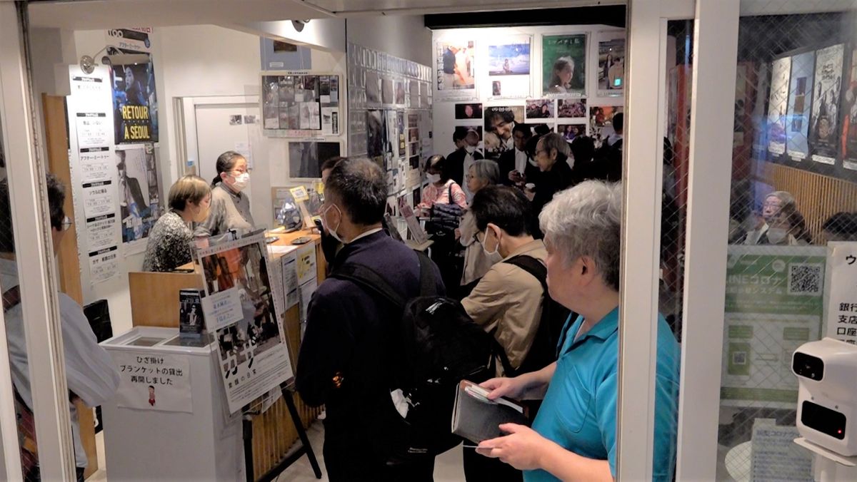 大勢の観客が訪れた映画館（4日 横浜シネマリン）