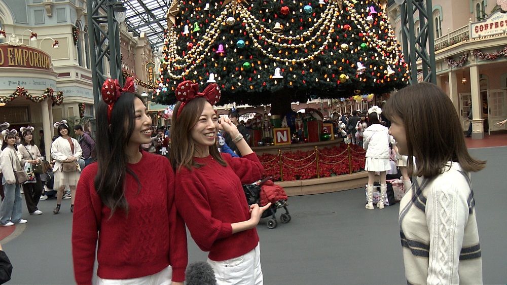 パレードを楽しみに来園した姉妹