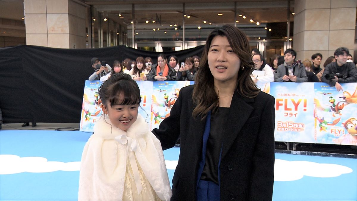 日本テレビのインタビューに答えた池村碧彩さん、ヒコロヒーさん