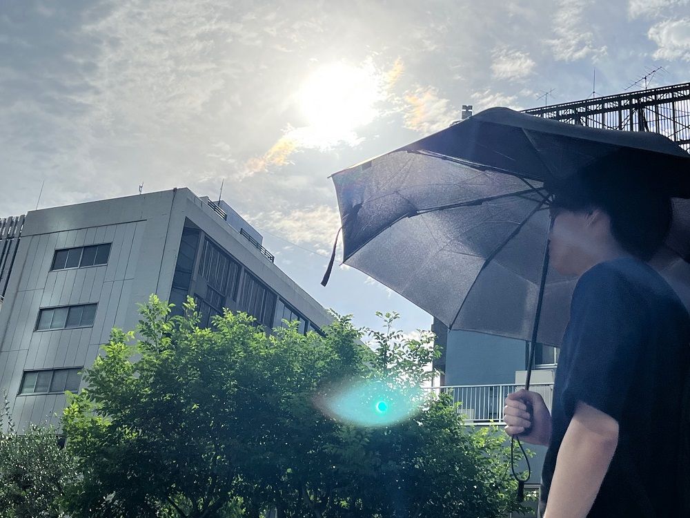 都内では今年初の猛暑日　メンズ日傘の広がり「日傘の威力すごい」