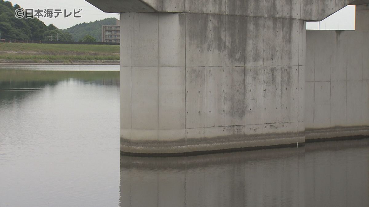 続く暑さによる深刻な水不足　鳥取県西部に流れる日野川の水量が減少　6月8日から続く取水制限を継続　鳥取県