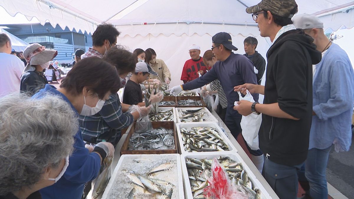 ３連休スタート！上関で〝愛ランドフェア〟　魚詰め放題イベントに子どもたちの文化祭も