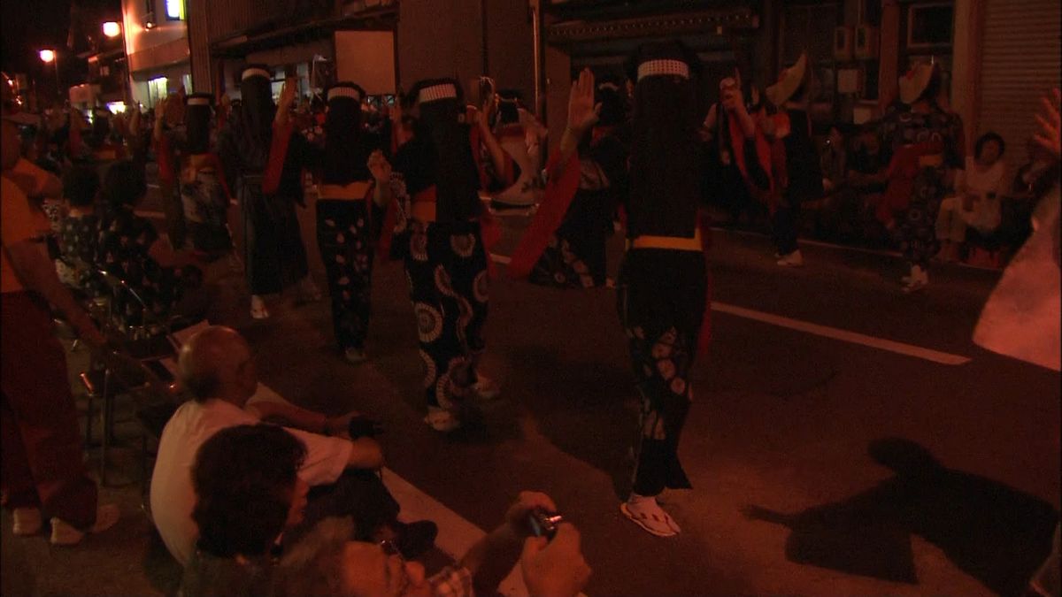 日本三大盆踊り「西馬音内盆踊り」始まる