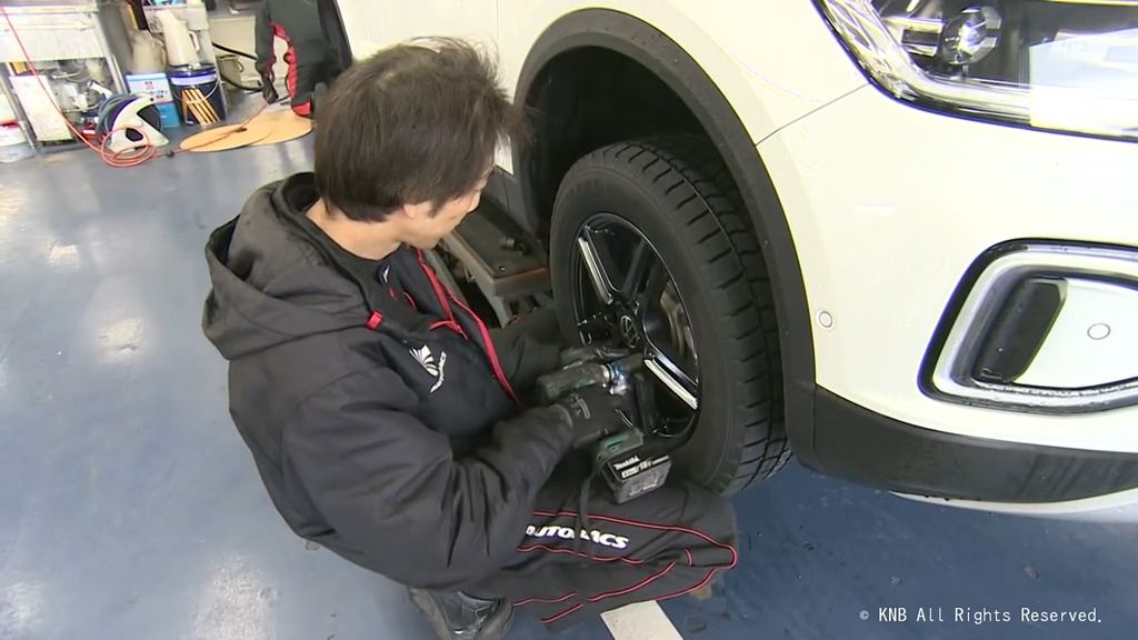 週末にかけて積雪か　タイヤ交換大忙し　富山市の自動車用品店