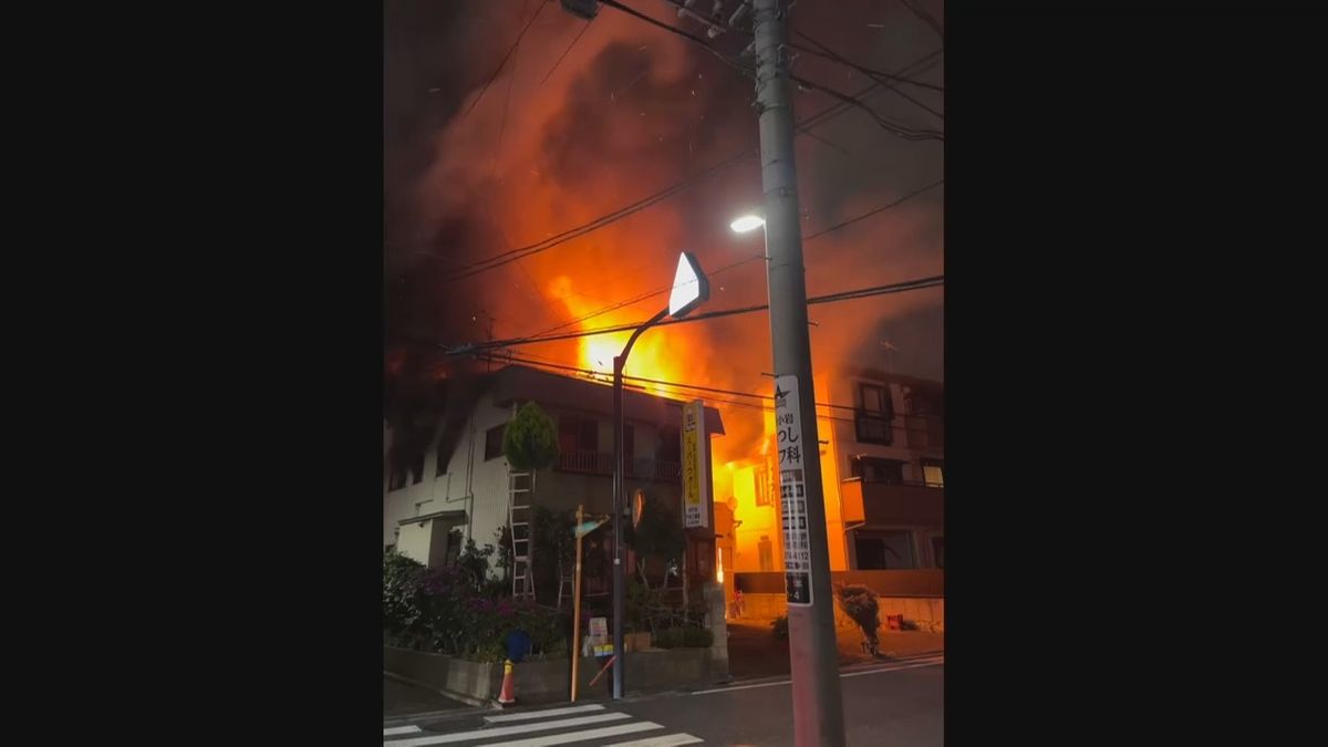 2階建ての建物全焼　1人の遺体…住人男性か　東京・江戸川区